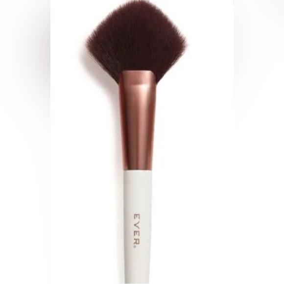 NEW EVER SEPHORA Synthetic Bristle Clean Beauty Angle Cheeks Bronzer Blush Brush - Picture 5 of 5